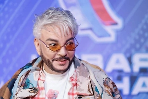 Охранник, которого Киркоров столкнул со сцены на концерте, подал на него в суд