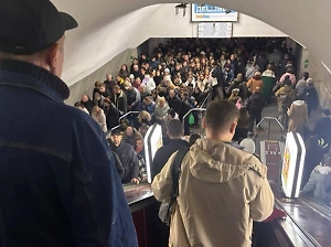 Киевское метро осталось без света, на станциях настоящий коллапс