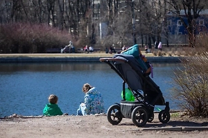 Мишустин: В 2026 году пособие семьям с детьми вырастет на 6% — до 18 371 рубля