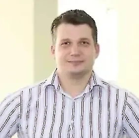 Планируйте свои дни так: утром — кофе дома, а обед лучше брать в офисе бизнес-ланч. Это гораздо дешевле и удобнее. Особый случай, если у вас есть ограничения по здоровью, тогда лучше готовить еду на всю неделю и сразу её замораживать. Это позволяет контролировать качество, снизить количество жирного и солёного, а также обеспечить рацион, соответствующий вашим потребностям. В таком случае деньги, скорее всего, уйдут примерно так же, как при покупке бизнес-ланча.