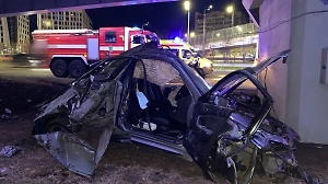 В Казани молодая автоледи врезалась в опору, погибли три человека