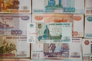 Мелочь, а приятно: Кошельки москвичей засыпало бумажными пятирублёвками