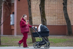 Праздники с деньгами: В ноябре изменится график выплат детских пособий и пенсий
