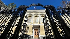 Опрошенные ЦБ аналитики повысили прогнозы по ключевой ставке в 2025 году