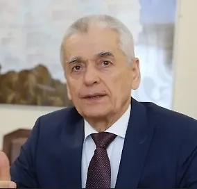 Самый классический — коклюш, при котором наблюдаются ночные, длительные кашли, вызванные инфекционной природой. У курильщиков, особенно при развитии хронической обструктивной болезни лёгких (ХОБЛ), кашель может иметь другую природу. В таких случаях кашель — это реакция организма на попытку очистить бронхи. Раздражение дыхательных путей — более морфологическая причина.