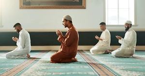 «В день пять раз молятся»: Приезжие превратили квартиру москвички в мечеть