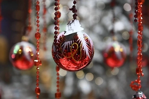 Россияне уже готовятся к Новому году: Продажи праздничных украшений выросли почти на 40%