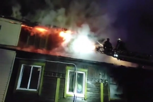 В результате пожара в жилом доме Новосибирска госпитализированы три человека