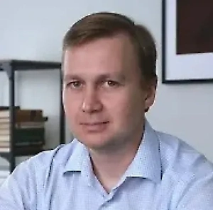 70-е годы знаменательны тем, что тогда Плутон, планета трансформации, проходила по знаку Водолея, и сейчас Плутон идёт по Водолею. Если посмотреть на исторические события, то в 670-х имели место восстания, как, например, в Китае, реформации власти, образование новых государств. То есть происходила трансформация миропорядка.