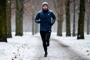 Тренер перечислил главные правила бега зимой