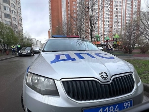 Corvette протаранил мотоциклиста и легковушку в Москве, есть пострадавшие