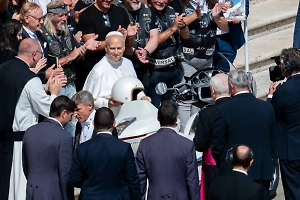 Мотоцикл Папы Римского продан на аукционе в Мюнхене за €156 тыс.