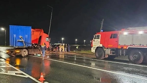 BMW влетела в фуру на трассе между Йошкар-Олой и Зеленодольском, есть жертвы