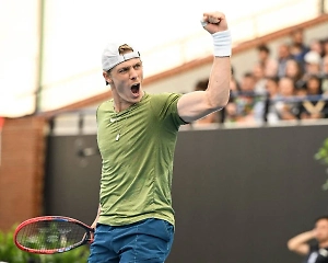 «Чё ты хочешь? Иди сюда»: Канадский теннисист устроил разборки на русском с болельщиком