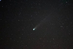 Стала ярче: Прилетающая раз в 1000 лет комета Lemmon будет видна и без бинокля