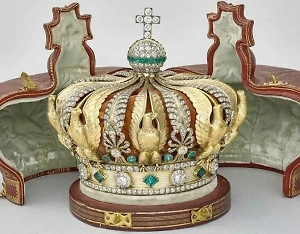 Рядом с Лувром нашли брошенную грабителями сломанную корону императрицы Евгении