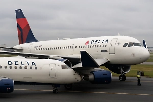 В Нью-Йорке два самолёта столкнулись на взлётной полосе аэропорта