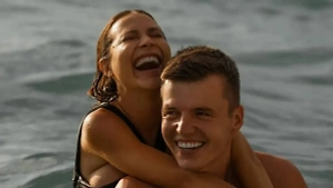 Артём Чекалин обещал снова «грести деньги лопатой» и уехал не домой после продления ареста