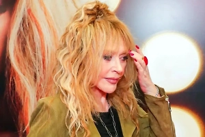 Российские доходы Пугачёвой предложили отправлять на помощь бойцам СВО