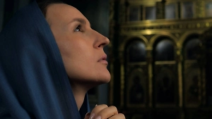 Россиянам разъяснили правила православного дресс-кода для посещения храма