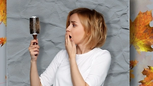 5 причин, почему осенью волосы сыплются как листья с деревьев и что с этим можно сделать