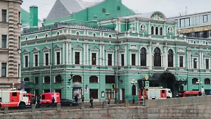 В петербургском театре во время спектакля вспыхнула декорация