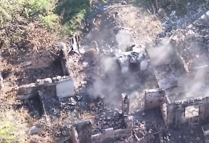 Бойцы 27-й дивизии при освобождении Ленино использовали антидроновые пончо