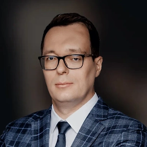 Взлом учётных записей на Госуслугах — это не просто неприятность, а вторжение в цифровую идентичность гражданина. Но даже когда человек приносит IP, время входа и доказательства попыток взять займ, заявление воспринимается формально. Проблема не в заявителях, а в том, что цифровой след до сих пор не считается поводом для действий