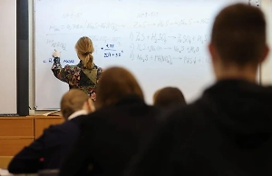 Школьники изнасиловали 28-летнюю учительницу, а после подожгли её квартиру