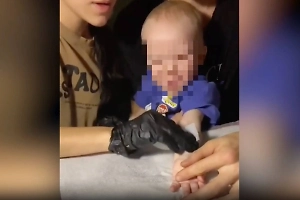 Рыдал от боли: Молодые родители набили годовалому сыну тату ради конкурса треш-стримера