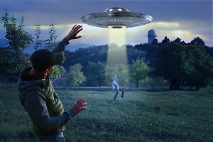 Светящийся шар завис над Миннеаполисом: шокированные копы сняли на видео НЛО