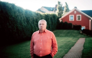 «Памятник эпохи девяностых»: Эксперт оценил выставленный на продажу особняк Жириновского