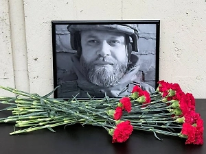 Путин посмертно наградил военкора Ивана Зуева орденом Мужества