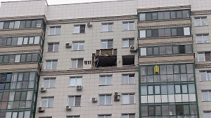 Раненного при взрыве малыша выносили из дома в Красногорске в крови и осколках