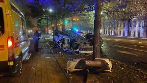 Момент жёсткого ДТП с тремя жертвами в центре Хабаровска попал на видео