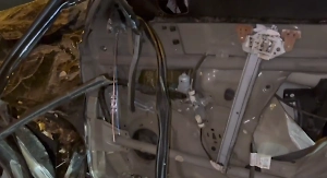 В Казани тракторист проехал на красный и убил девушку ковшом прямо за рулём