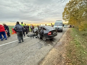 Три человека погибли, четверо детей пострадали в ДТП с «ладой» и «киа» на Кубани