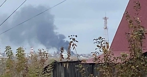 В Кривом Роге раздалась серия взрывов, над городом поднимается чёрный дым