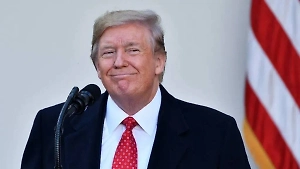 Трамп прилетел в Малайзию и сплясал прямо в аэропорту, танец сняли на видео