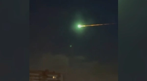 Зелёное свечение в небе над Москвой оказалось сгорающим космическим мусором