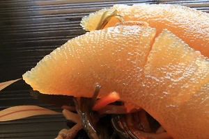 Спрос россиян на альтернативную икру обрушил продажи красной почти вдвое