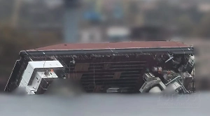 В Севастополе опрокинулся плавучий кран, семь человек госпитализированы