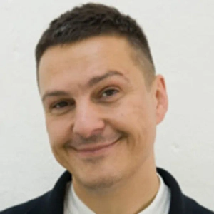 Департамент торговли нас и стимулирует, и поощряет. Мы все в одном направлении — хотим, чтобы москвичам было красиво и радостно. Темнеет рано, а горящие огни — это маленькое чудо, которое нужно всем. 