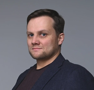 В процессе работы нас поджидал приятный сюрприз: выяснилось, что растёт она в условиях фотобиореактора бодро и хорошо и отлично производит лютеин. Но чем дальше, тем больше возникали вопросы и подозрения: это новый штамм-продуцент банального нанохлоропсиса или что-то совершенно другое? Чтобы прояснить ситуацию, решили провести вдумчивое определение видовой принадлежности.