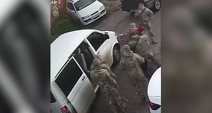 Сотрудники военкомата в Харькове «мобилизовали» собаку вместе с хозяином