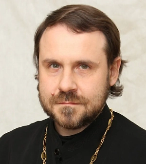 Мне кажется, что это видео, в котором девушка оплачивает 365 свечей, дарит их подруге и за подругу будут ставить свечу в храме каждый день, — какой-то, выражаясь молодёжным жаргоном, стёб. В том смысле, что нельзя это вообще как-то серьёзно воспринимать. 