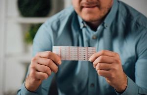 Прораб из Москвы отметил дату рождения в лотерейных билетах и выиграл 36 млн рублей

