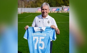 Клуб РПЛ подписал пожизненный контракт с 75-летним полузащитником
