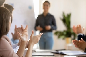 Учительница, обвиняемая в совращении мальчиков в Петербурге, уже не работает в школе