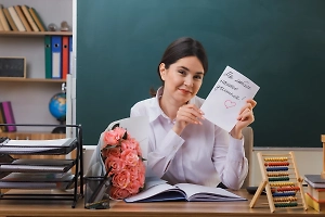 Поздравления на День учителя 2025: Топ-100 самых красивых и оригинальных поздравлений педагогу